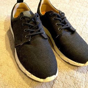 8000 Kicks brand sneakers made of sustainable hemp and cork